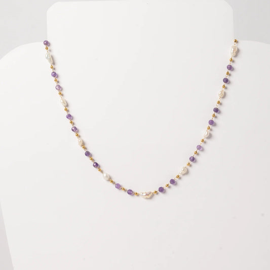 collier-amethyste-pierre-naturelle-fond-blanc-eclatoria