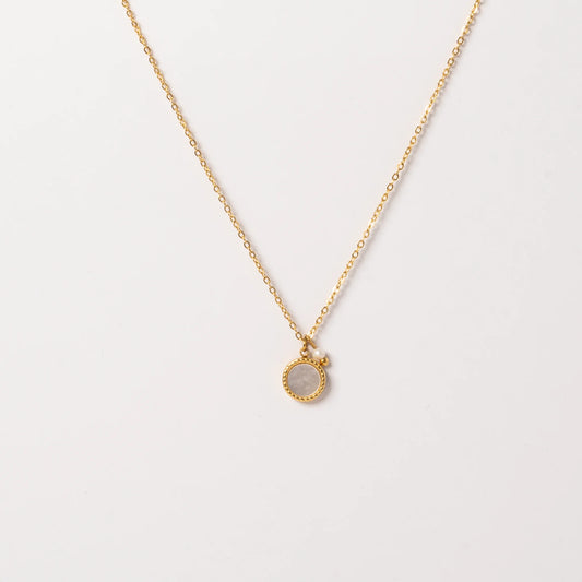 collier-nacre-blanche-pierre-naturelle-fond-blanc-eclatoria