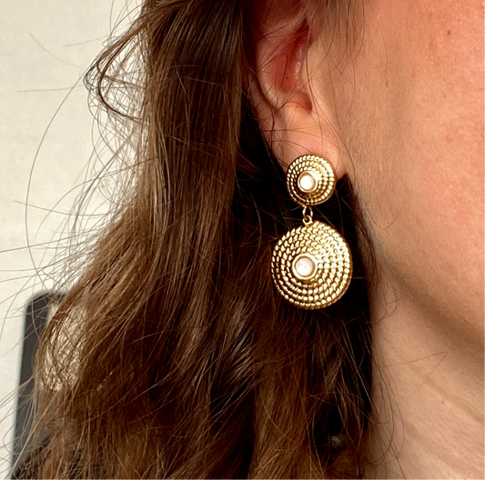Boucles d'oreilles pendantes Ambre –  Nacre  Boucles d'oreilles
