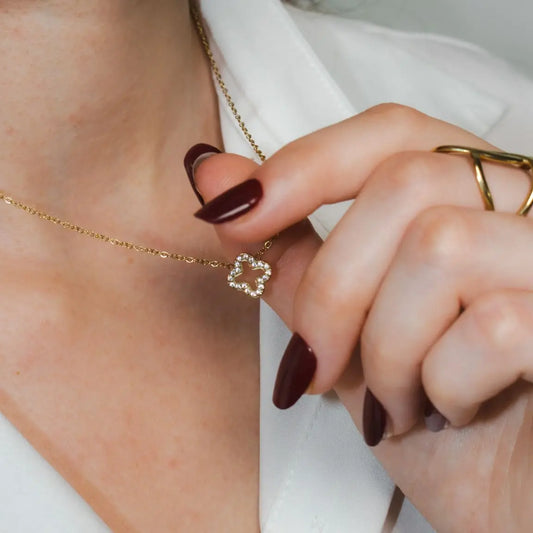 Collier Fleur - Flora, Élégant et Hypoallergénique, collier acier inoxydable