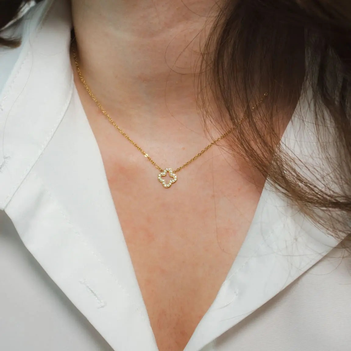 Collier Fleur - Flora, Élégant et Hypoallergénique, résistant à l'eau