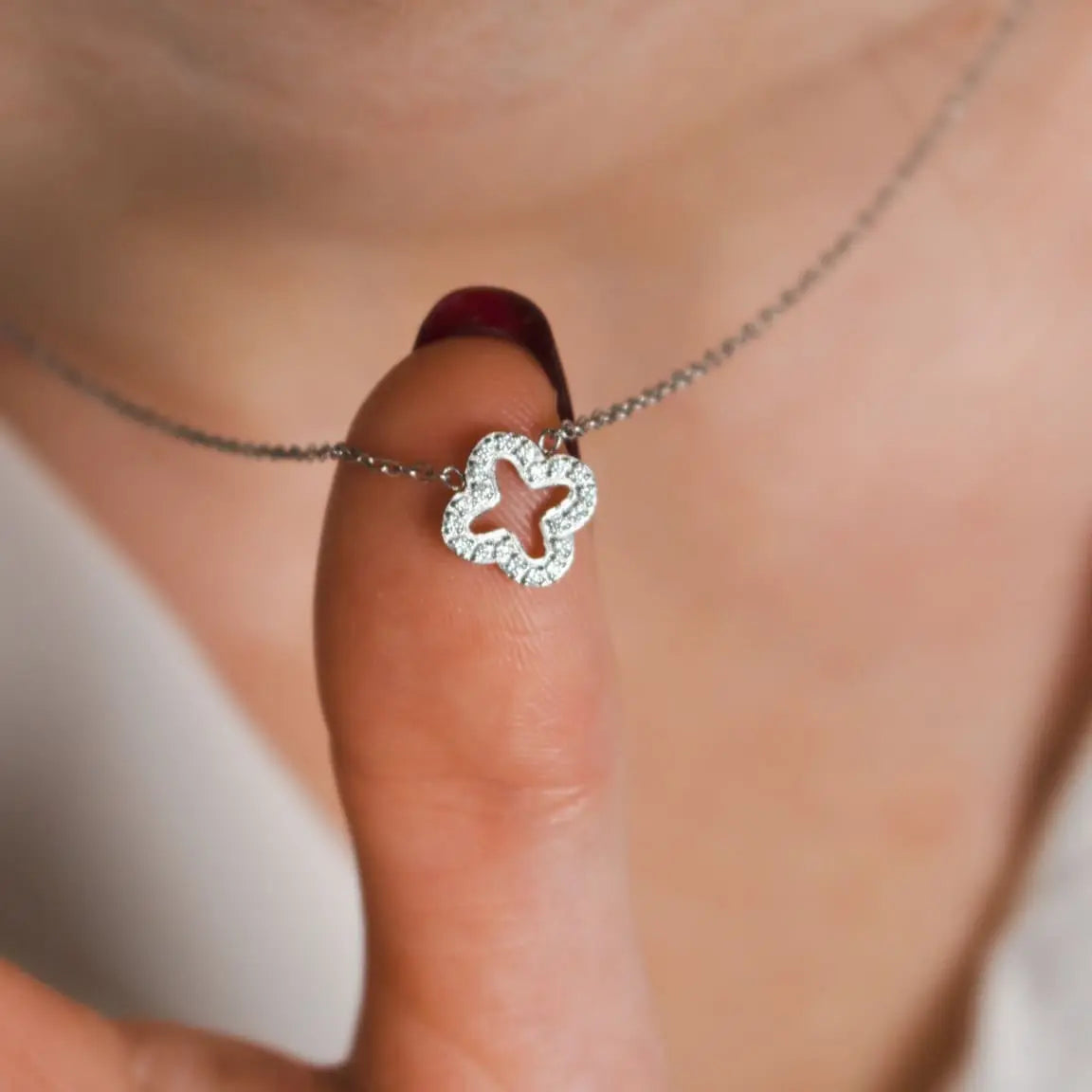 Collier Fleur - Flora, Élégant et Hypoallergénique, résistant à l'eau