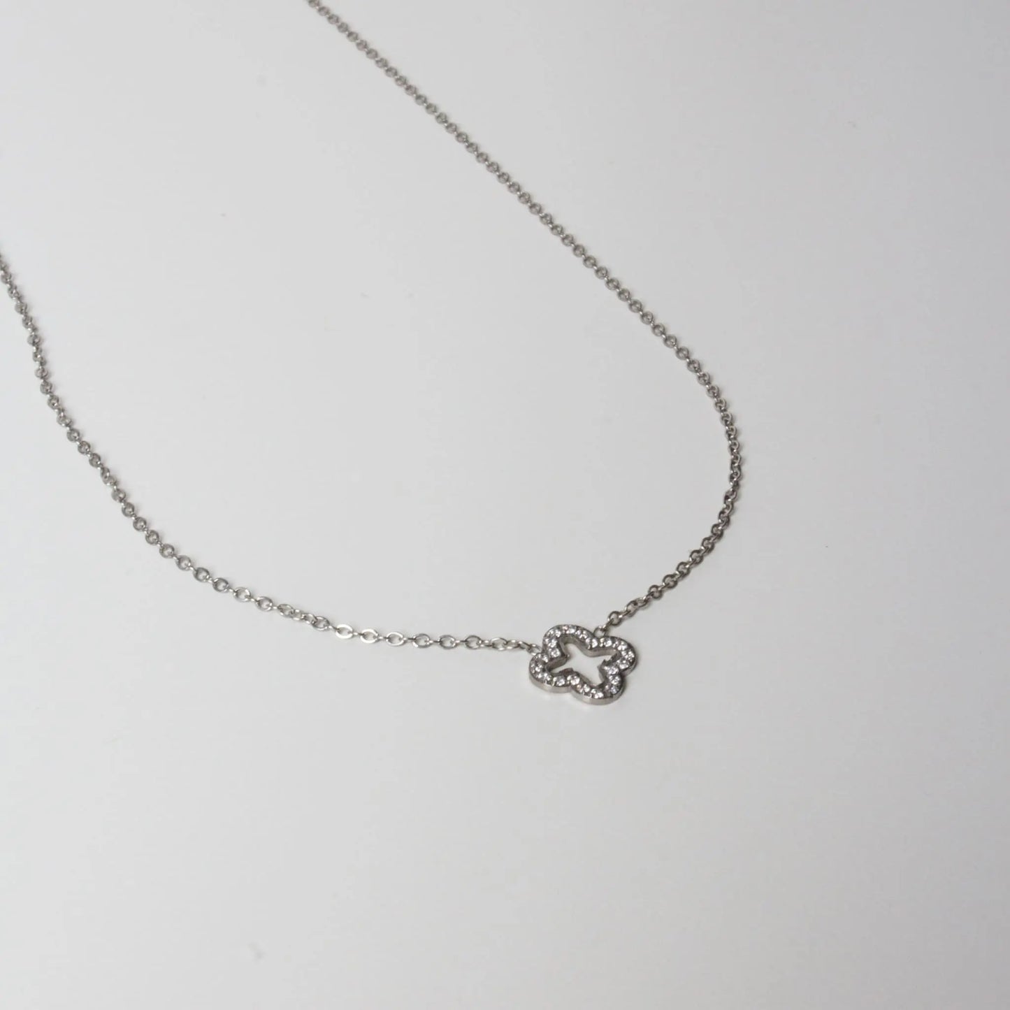 Collier Fleur - Flora, Élégant et Hypoallergénique, résistant à l'eau