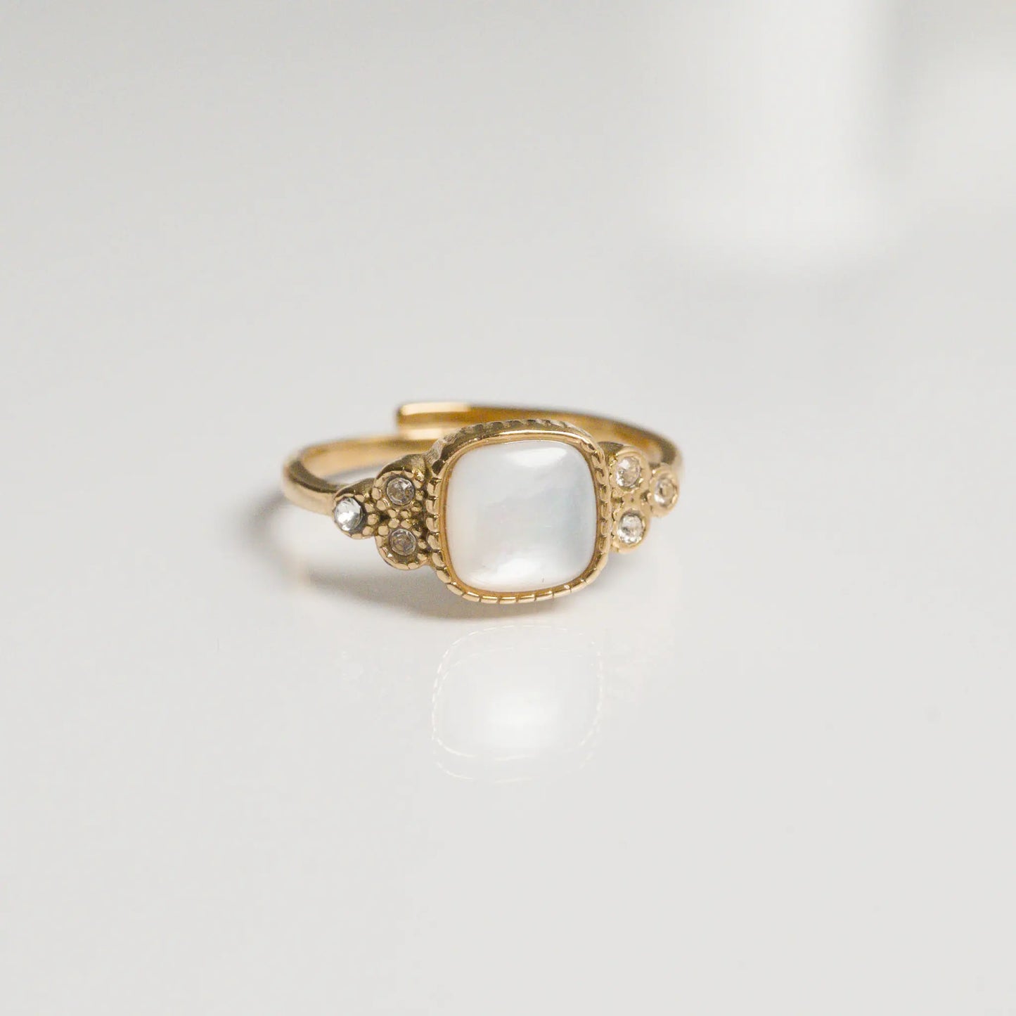 Bague Éloïse – Nacre Blanche
