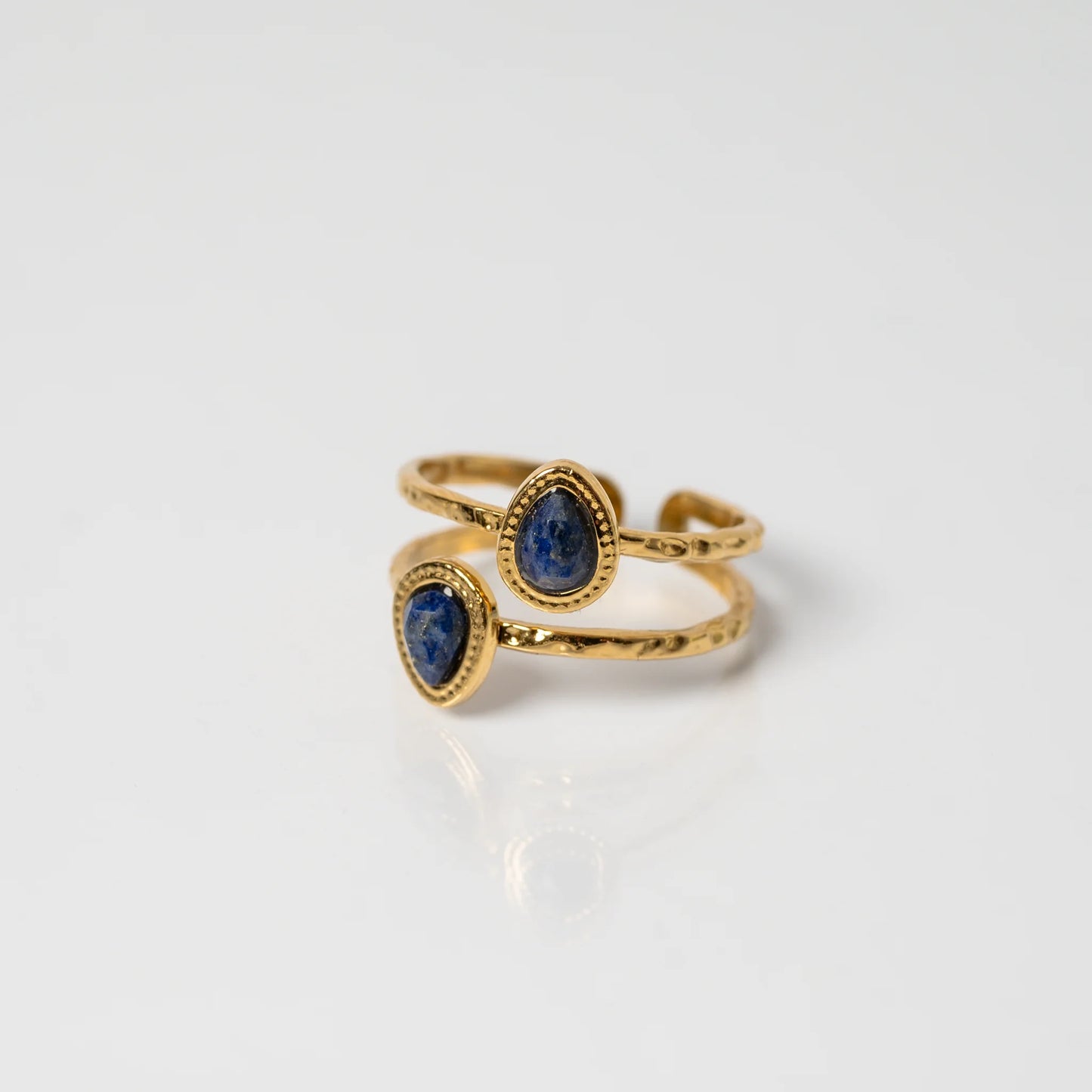 bague-lapis-lazuli-pierre-naturelle-fond-blanc-eclatoria