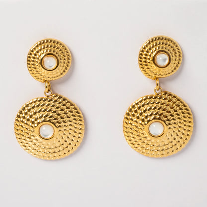 boucles-d'oreilles-nacre-blanche-pierre-naturelle-fond-blanc-eclatoria