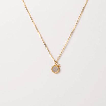 collier-nacre-blanche-pierre-naturelle-fond-blanc-eclatoria