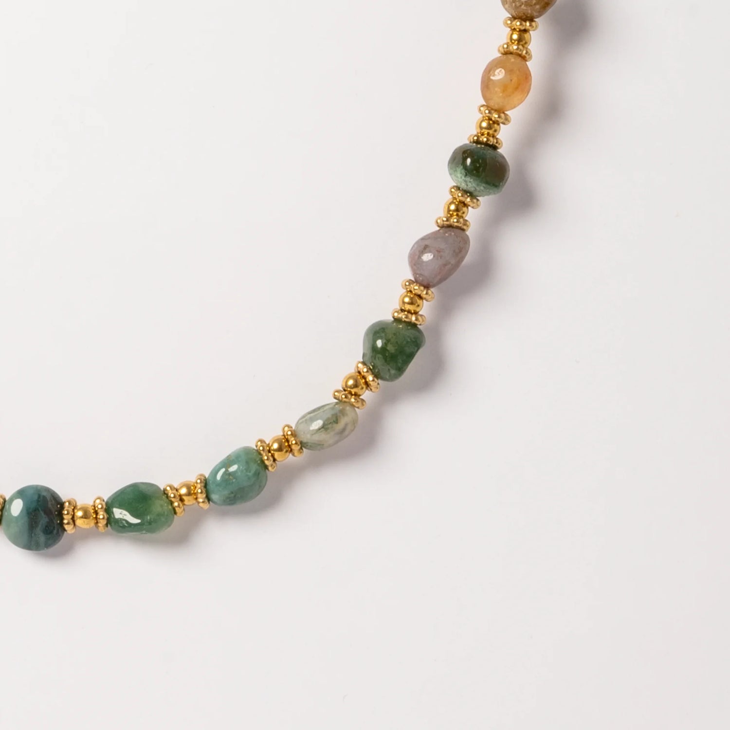 details-collier-pierre-naturelle-agate-indienne-fond-blanc-eclatoria